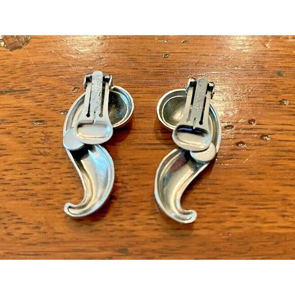 Vintage Alice Silver-Tone Clip On Earrings 1 1/2" - Picture 2 of 5